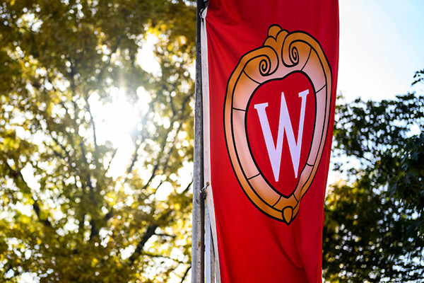 W banner